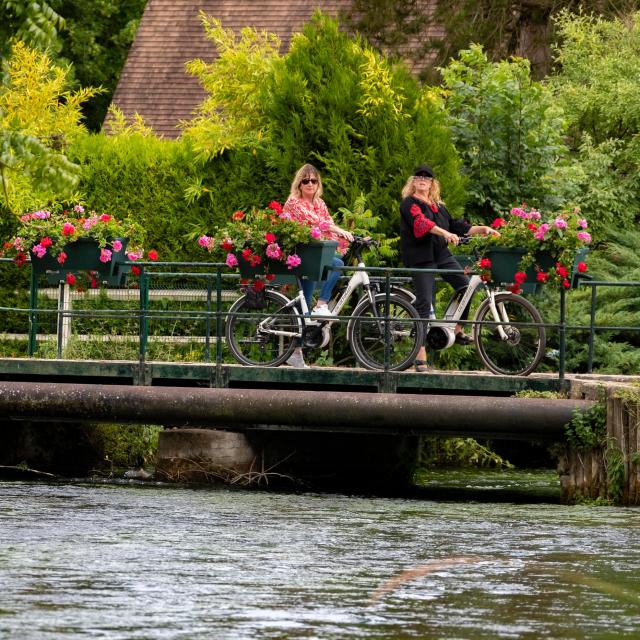 Balade À Vélo En Vallée De La Lévrière © Jf Lange Adt De L Eure