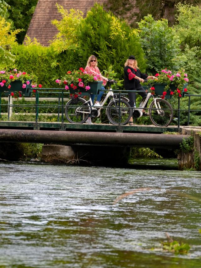 Balade À Vélo En Vallée De La Lévrière © Jf Lange Adt De L Eure