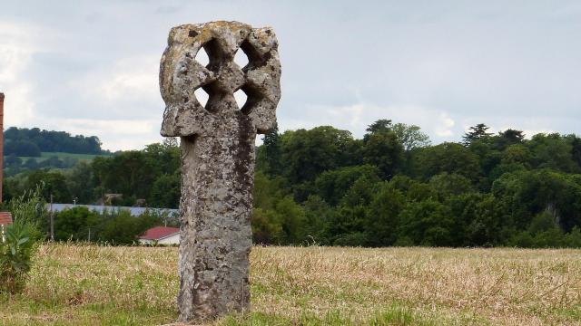 Neaufles pierced cross © G LE MASLE Vexin Normand Tourisme