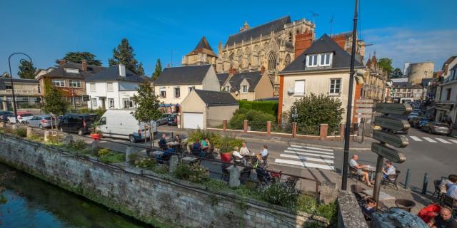 Terrasse de café au bord de l'Epte, Gisors